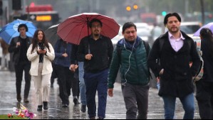 Inesperada llovizna al amanecer en Santiago: En todas estas ciudades lloverá este viernes