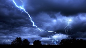 Tormentas eléctricas, chubascos y vientos: Así es el pronóstico para esta única localidad del norte de Chile