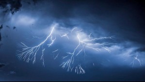 Tormentas eléctricas azotarán a estas regiones con precipitaciones aisladas: Aviso meteorológico incluye a Santiago