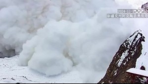 La impresionante avalancha de nieve en China captada en video: 'Parece una gran nube de polvo blanco'