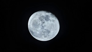 Llega la última Luna Llena del 2024 este domingo 15 de diciembre: A esta hora será visible en Santiago