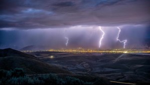 Tormentas eléctricas azotarán a seis regiones la tarde-noche de este jueves: Activan alerta Senapred