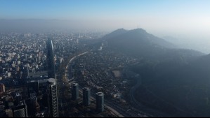Lluvias y vientos de hasta 50 km/h en la RM: Estos fenómenos 'regulan un poquitito la fiebre de diciembre'