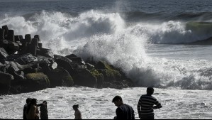 Marejadas anormales afectarían con mayor intensidad a estos tres sectores de Valparaíso: Refuerzan patrullaje