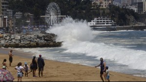 'Su origen está cerca de Japón': Así se forman las marejadas anormales que causan destrozos en Chile