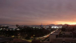 La noche más sofocante del fin de semana en Santiago: La temperatura bajará de los 20°C 'recién a las 3 de la madrugada'