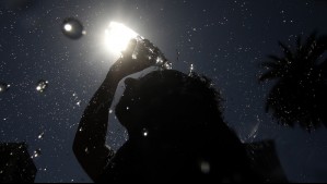 Declaran inédita 'Alerta Roja' por varios días para toda la RM: Así será el calor extremo que se espera hasta el domingo