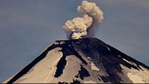 Volcán Villarrica: Registran emisión de material particulado en una columna de hasta 200 metros