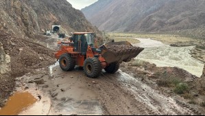 Limitan tránsito en el paso Los Libertadores por aludes que dejaron las intensas lluvias del lado argentino