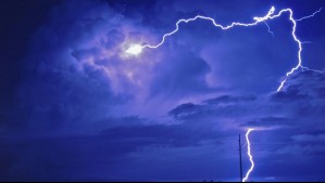 Seguirán las tormentas eléctricas y chubascos en la Región Metropolitana por la llegada de una vaguada en altura