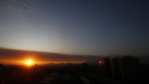 Ola de calor elevará las temperaturas en el Gran Santiago a más de 37°C: Esta noche será sofocante