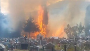 Los videos del incendio en un cementerio que amenaza a Coyhaique: Senapred declaró alerta roja