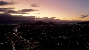 Así estará la temperatura a medianoche durante este fin de semana: Este es el pronóstico de Laura Batista para Santiago