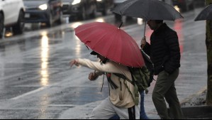 ¿Vuelve la lluvia a Santiago? El lunes caerán precipitaciones en estos sectores de la capital