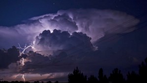 Tormentas eléctricas y precipitaciones en siete regiones: Baja segregada impactará a esta zona de la RM Tormentas eléctricas y precipitaciones en siete regiones: Baja segregada impactará a esta zona de la RM