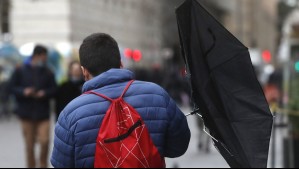 Pronostican rachas de 50 km/h en estos sectores de Santiago: Baja segregada impactará a la Región Metropolitana