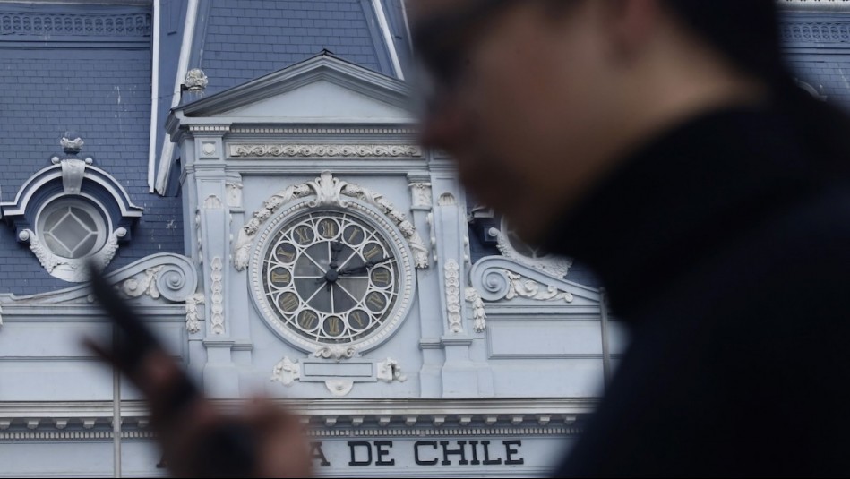Horario de invierno en Chile: ¿Cuándo se debe cambiar la hora?