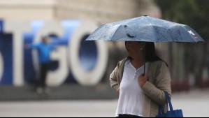 'El tiempo siempre trae sorpresas en otoño': A esta hora caerían chubascos en Santiago este domingo