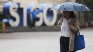 Probabilidad de lloviznas para el Gran Santiago este viernes: 'El llamado es a salir precavidos'