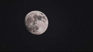 'Alerta en el cielo': Así será la travesía de la Luna acompañada de una estrella gigante roja