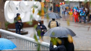 'Serán de tipo lluvia': Estas son las características del sistema frontal que afectará a Santiago esta semana
