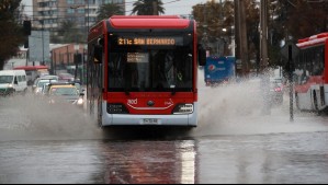 'Vamos a salir tempranito con lluvia': Anuncian nuevo sistema frontal que llegará 'derechito' a Santiago