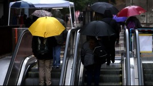 Lloverá en ciudades de nueve regiones este lunes: Anuncian escarcha, aguanieve, nevadas y vientos de 80 km/h