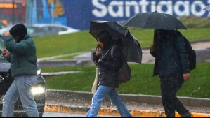 Entre 7 mm y 12 mm de lluvia caerían en Santiago entre lunes y martes: En estas comunas será más intenso Entre 7 mm y 12 mm de lluvia caerían en Santiago entre lunes y martes: En estas comunas será más intenso