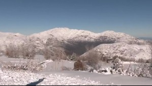 'La gente puede venir a disfrutar': La nieve en Farellones se mantendría hasta el fin de semana