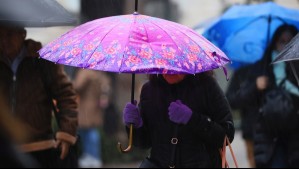 Este martes seguirá lloviendo en Santiago por segundo frente frío: 'Vuelve a abrir la posibilidad de que caiga nieve'