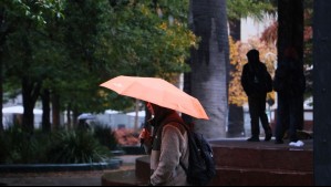 Martes con lloviznas en el norte y nieve en el sur: Sistema frontal y vaguada costera traerán lluvias a estas regiones