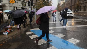En este momento del día pronostican precipitaciones para Santiago este domingo: Anuncian nevada en cordillera