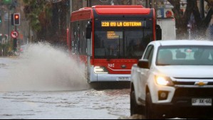 'Tres sistemas frontales muy generosos' ingresarán al país la próxima semana: Este día llovería en Santiago