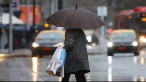 En estas comunas de Santiago prevén precipitaciones este domingo: 'Podría generarse viento blanco en la alta cordillera'