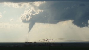 Oficial: Masa de aire frío impactaría estas regiones con rayos, granizos y 'probables desarrollo de tornados o trombas'