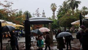 'Precipitaciones con bastante frío': Así llovería en Santiago este viernes feriado por la llegada de una baja segregada