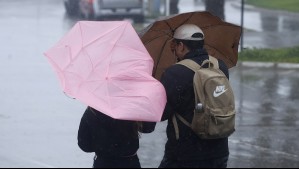 Lluvia en 14 regiones este jueves: Nieve, viento y tormentas eléctricas afectarán a estas ciudades de la zona central Lluvia en 14 regiones este jueves: Nieve, viento y tormentas eléctricas afectarán a estas ciudades de la zona central