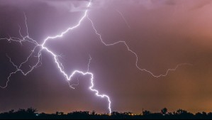 Tormentas eléctricas y granizos anuncian para 10 regiones durante 24 horas: Incluye a la Región Metropolitana Tormentas eléctricas y granizos anuncian para 10 regiones durante 24 horas: Incluye a la Región Metropolitana