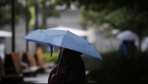 A partir de esta hora podrían 'caer algunas gotitas' en Santiago: 'Sería como para limpiar el aire' A partir de esta hora podrían 'caer algunas gotitas' en Santiago: 'Sería como para limpiar el aire'