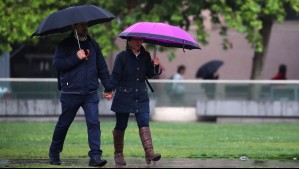 'Llegó para quedarse': Hasta esta hora se esperan precipitaciones en Santiago este viernes