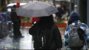 'Se viene con aire frío': Lluvia sobre lo normal de hasta 20 mm de agua caerá en Santiago