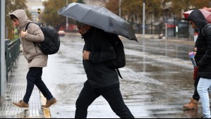 Semana de Fiestas Patrias cierra con chubascos y viento de 80 km/h en estas regiones: Lloverá en todo Santiago Semana de Fiestas Patrias cierra con chubascos y viento de 80 km/h en estas regiones: Lloverá en todo Santiago