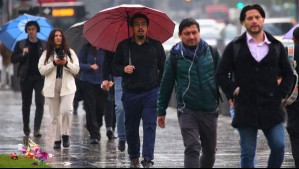 A partir de esta hora comenzará a llover el viernes en Santiago: Estos sectores rondarían los 15 mm de agua A partir de esta hora comenzará a llover el viernes en Santiago: Estos sectores rondarían los 15 mm de agua