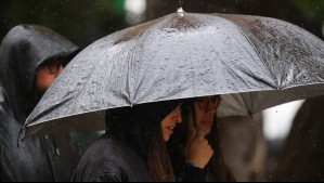 Sistema frontal activará chubascos en estas regiones según Meteorología: Pronostican precipitaciones en todo Santiago