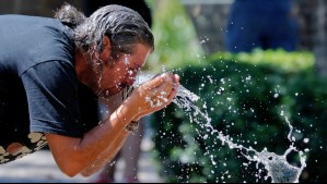 'Habrá 10 grados más que el promedio' en Santiago: Jornada de 'extremo calor' afectará a toda la zona central 'Habrá 10 grados más que el promedio' en Santiago: Jornada de 'extremo calor' afectará a toda la zona central