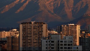 Es oficial: Meteorología prevé chubascos y viento de hasta 50 km/h en este sector de la Región Metropolitana Es oficial: Meteorología prevé chubascos y viento de hasta 50 km/h en este sector de la Región Metropolitana