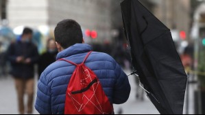 'Antes de que llueva viene el viento': Desde esta hora del jueves se registrarán rachas de hasta 45 km/h en Santiago
