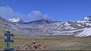 'Alcanzó 900 metros de altura sobre el cráter': Captan nueva columna de gases en el complejo volcánico Planchón Peteroa