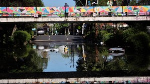 Estos sectores de Santiago 'superaron los 40 milímetros': Reportan anegaciones y miles de personas sin electricidad