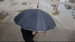 'Zonas de chubascos' se activarán durante estas horas en la Región Metropolitana: 'Hacen descender la temperatura'
